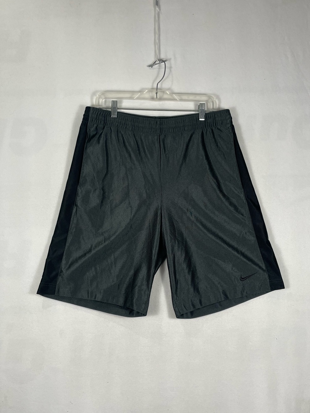 Nike Basketball Dark Gray Black Stripe Athletic Shorts Drawstring Sz M